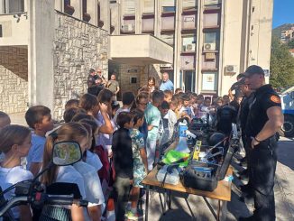 ucenici-daso-pavicic-posjetili-Centar-bezbjednosti-Herceg-Novi